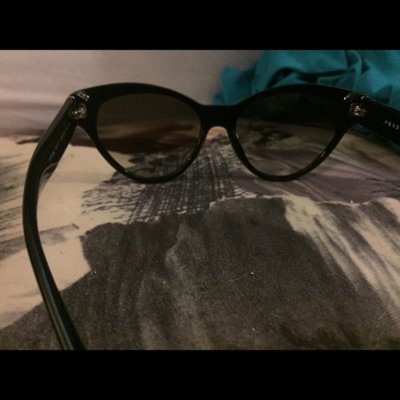 Prada Sunglasses nwot - Picture 4 of 4